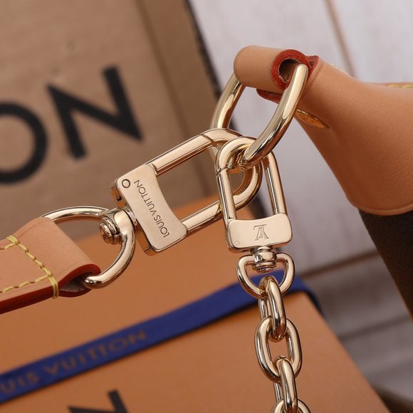 Louis Vuitton LOOP bag - Picture 9 of 9